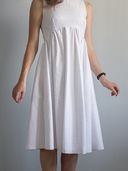 Белое платье на лето