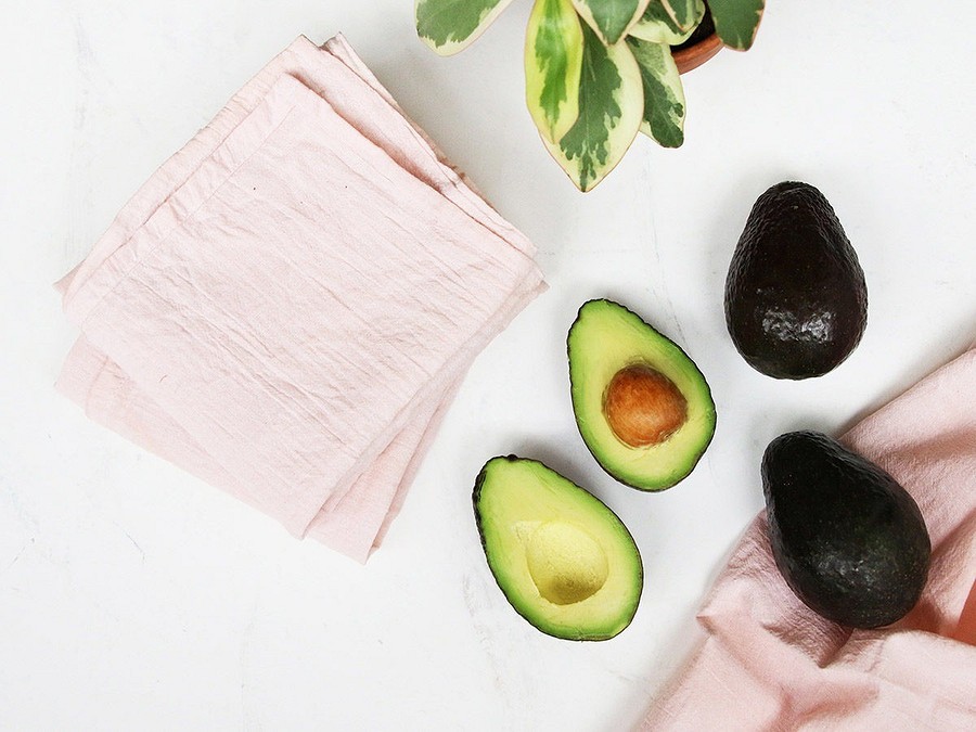 Как покрасить ткань с помощью авокадо в нежнейший розовый цвет