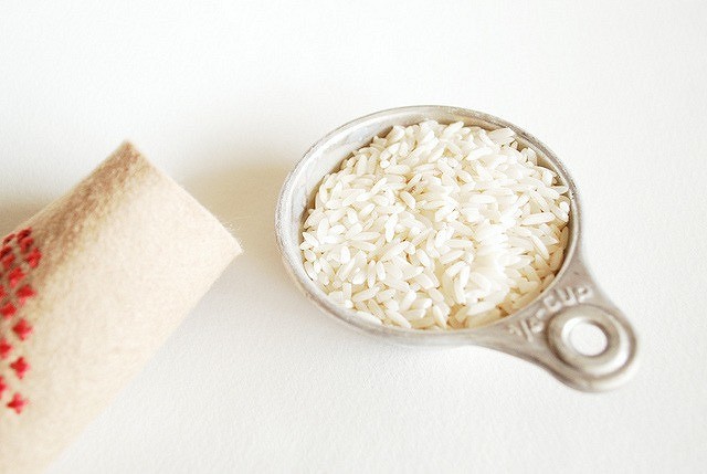 Рисовые или солевые грелки для рук: 6 идей с инструкциями