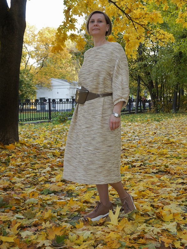 На ковре из желтых листьев в платьице простом от Оксана Георгиевна