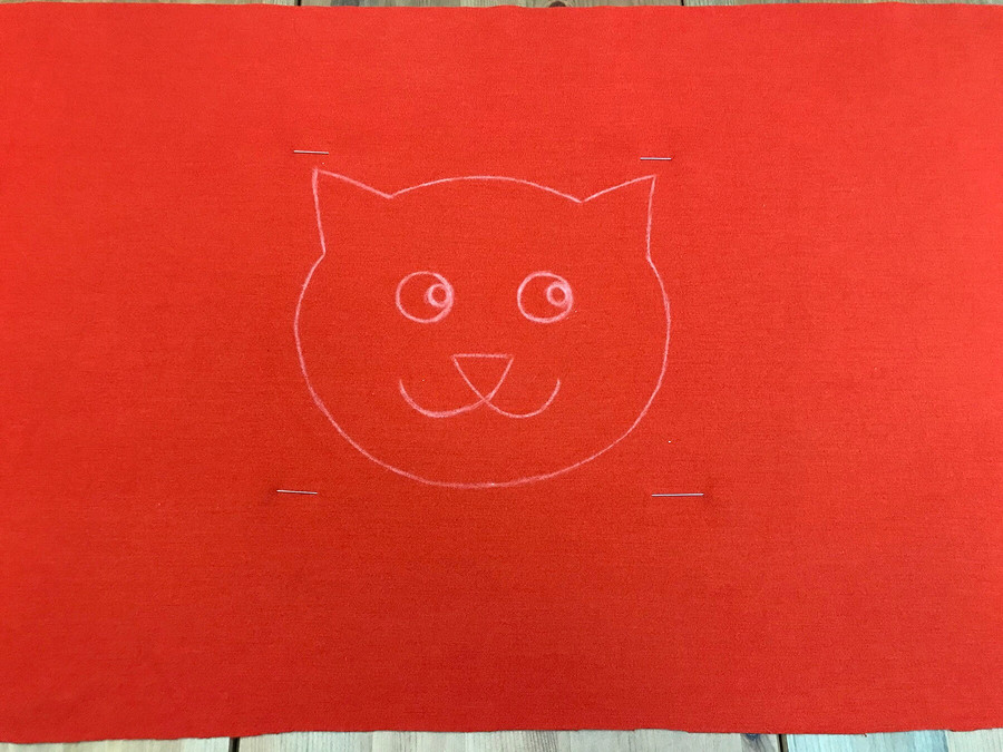 Портрет кота: теплая лежанка с машинной вышивкой