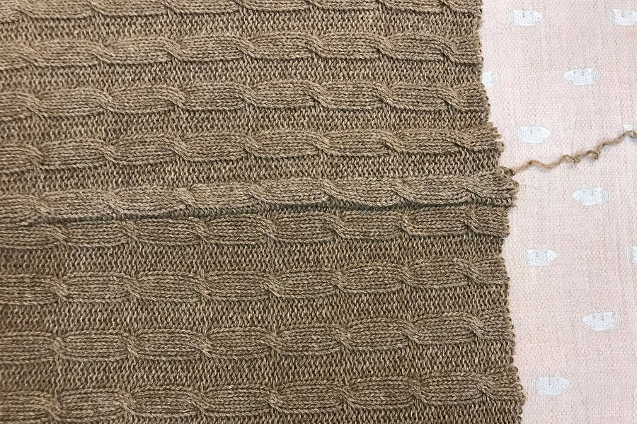 Обработка припусков швов в изделии из объемного вязаного трикотажа