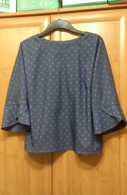 Блуза джинсового цвета с горчичными цветулями от Kabanyta
