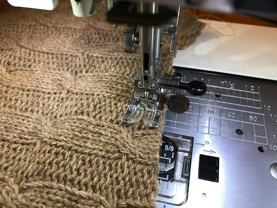 Как сшить простой теплый свитер на швейной машинке