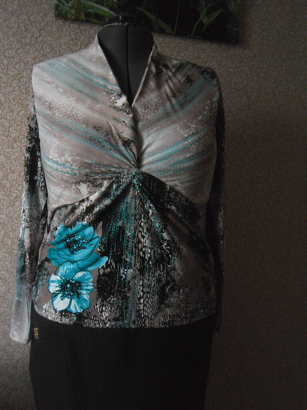 Пуловер с цветком от Вольчаночка