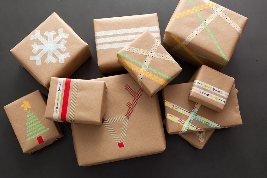 Как упаковать подарок своими руками. Упаковка подарка в коробку и подарочную бумагу