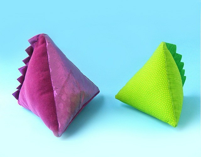 Декоративные подушки-пирамидки: мастер-класс