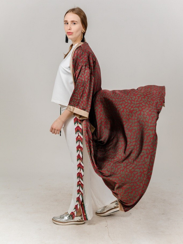костюм в спортивном стиле и халат-кимоно от Krasta