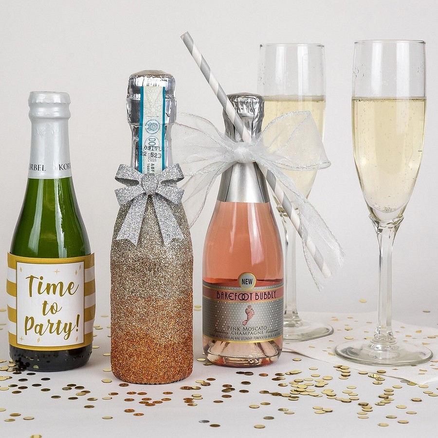 Новогодний наряд для бутылки с шампанским