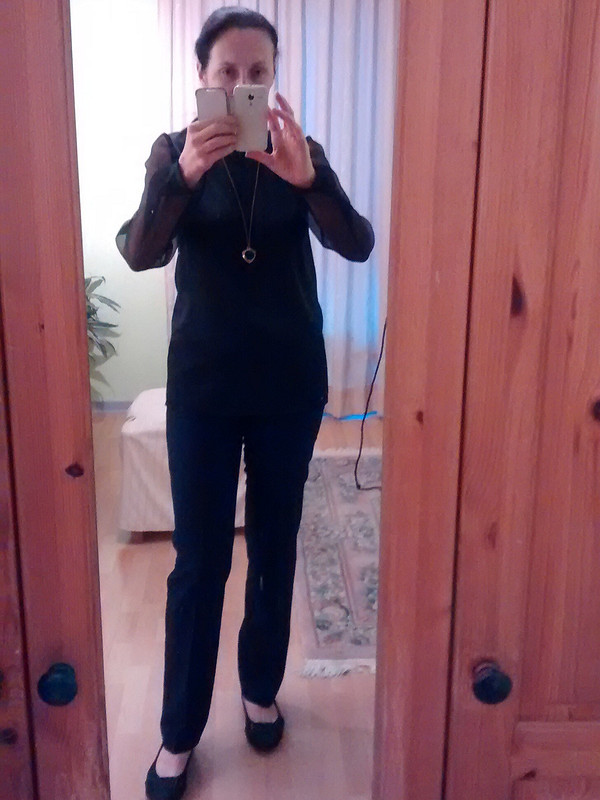 Чёрная блузка от Trier