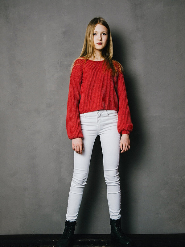 Красный пуловер с рукавами «буф» от OlgaPolozkova