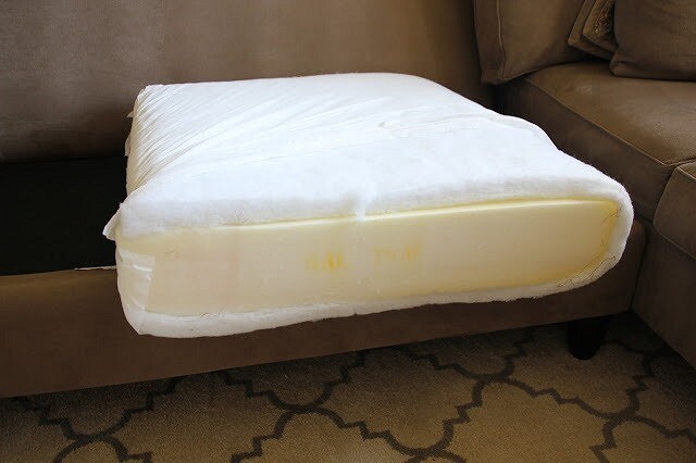 Лайфхак: как вернуть упругость диванным подушкам