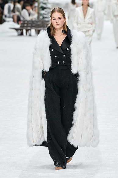 Гардения на снегу: последняя коллекция Карла Лагерфельда для Chanel