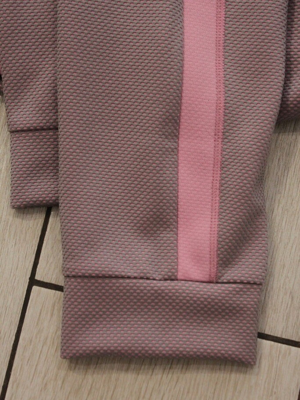 Серо-розовый костюм от ИриSка