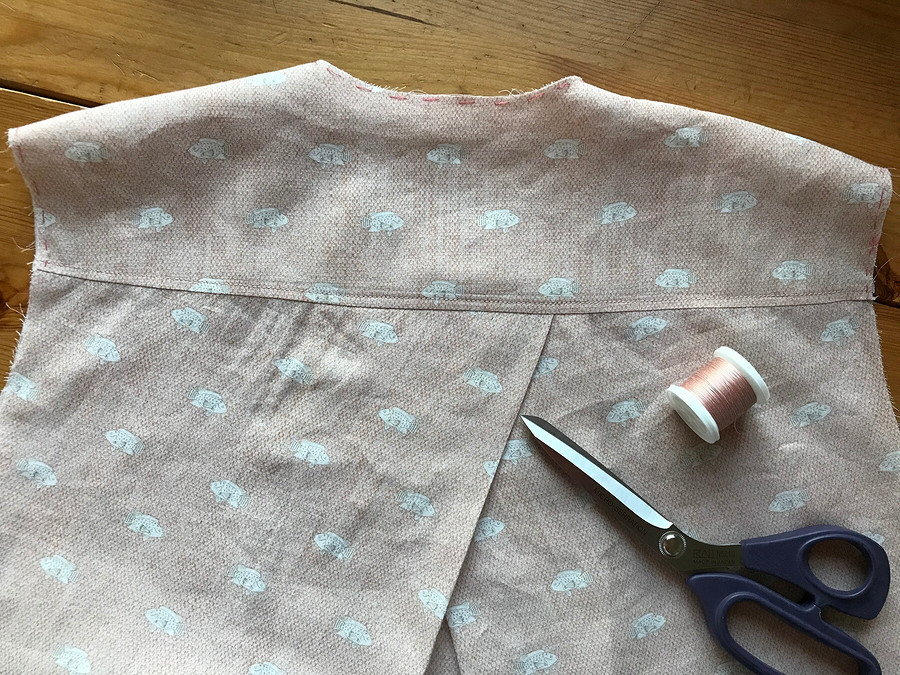 Как выполнить кокетку спинки у блузки-рубашки
