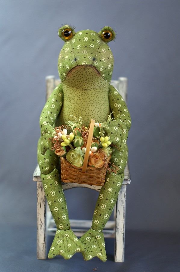 Фетровая игрушка Лягушка Веснушка, авторский набор для шитья игрушки из натурального фетра
