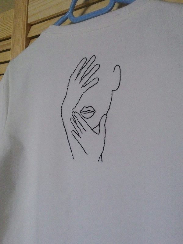 Топ-футболка с вышивкой от Olga Andrianova