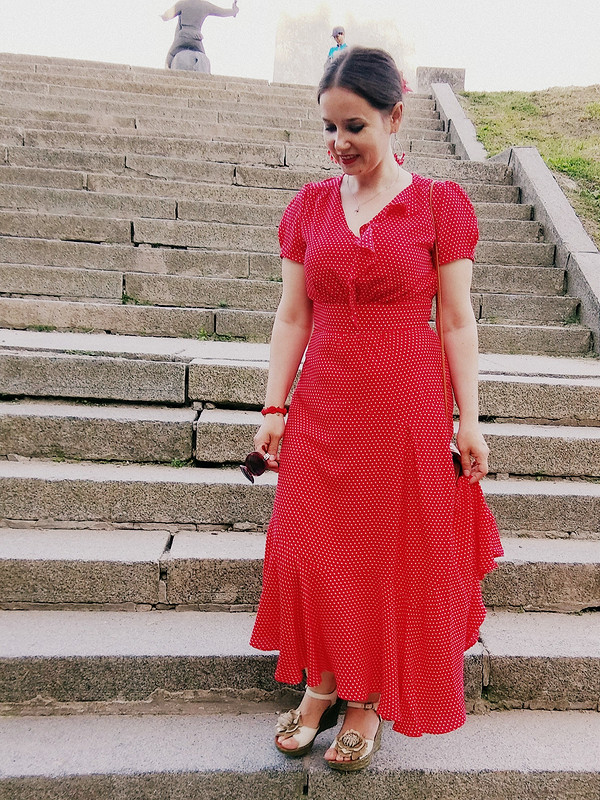 Красное платье в горошек от AnnaBulusce