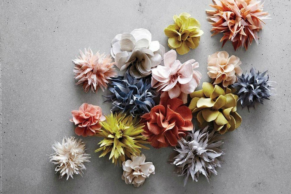 Мастер-класс по вышивке лентами: Цветы из органзы. Мелкие цветочки