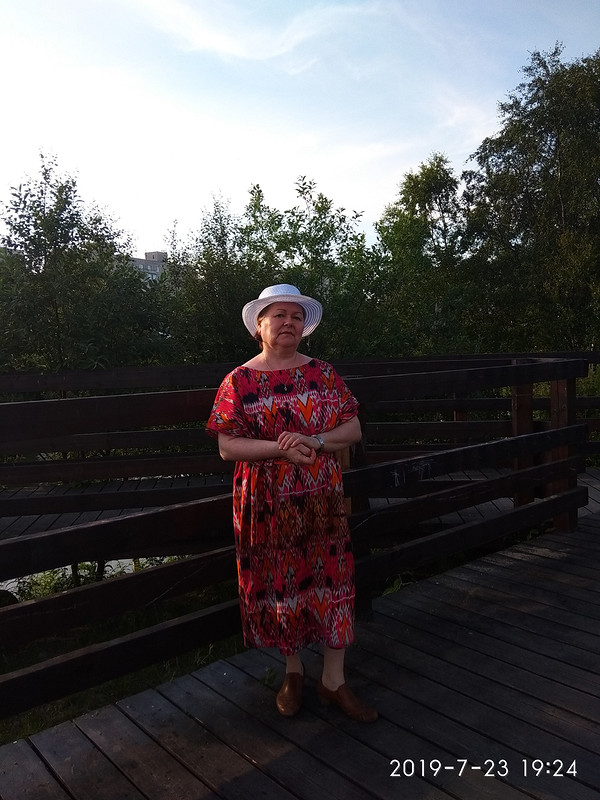Июльское платье с вырезом лодочкой для мамы от Maleki