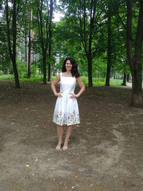 Платье из белого сатина от Nata