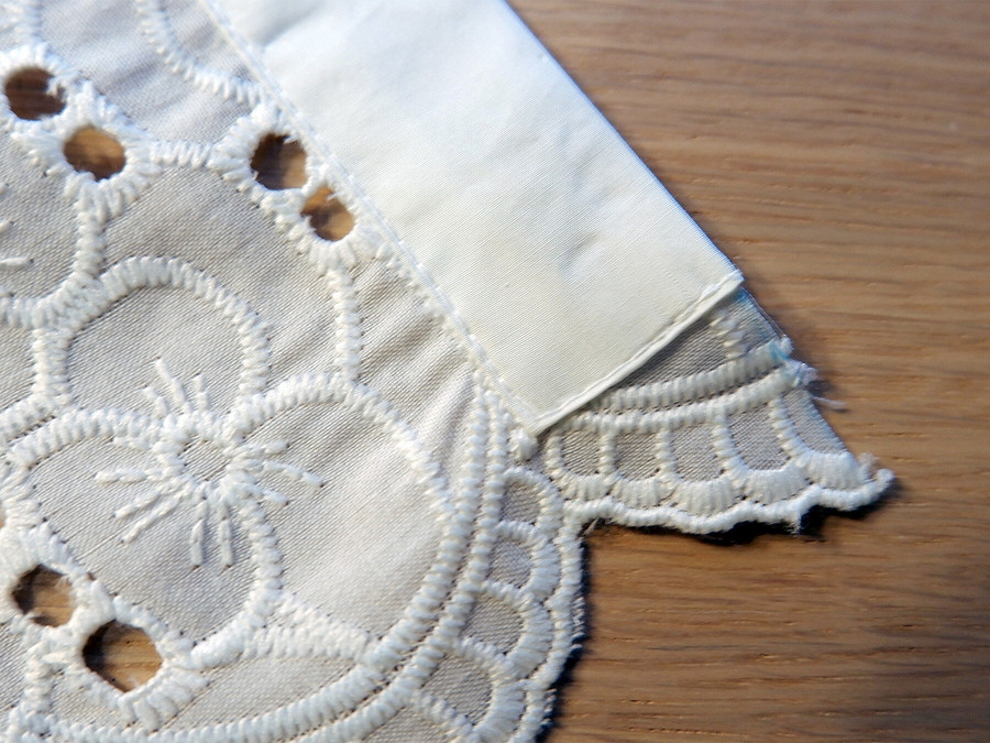 Ажурное шитьё: как выполнить планку в изделии из вышитой ткани