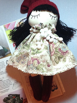 Работа с названием Текстильная кукла
