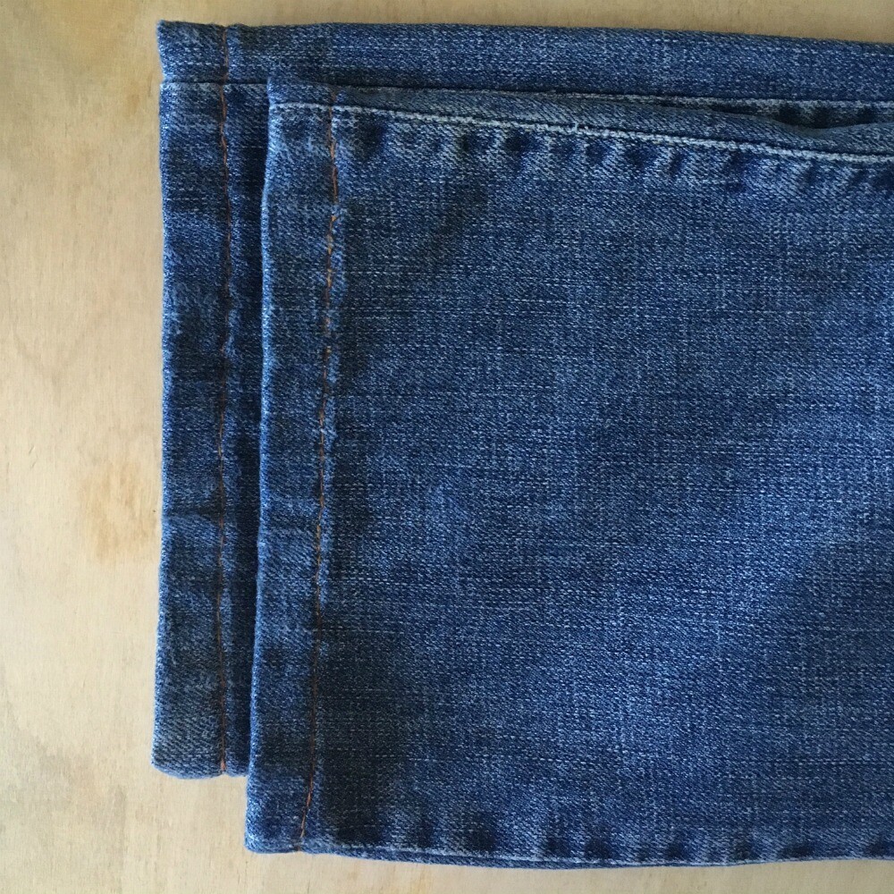 Как правильно подшить джинсы, сохранив фабричный шов