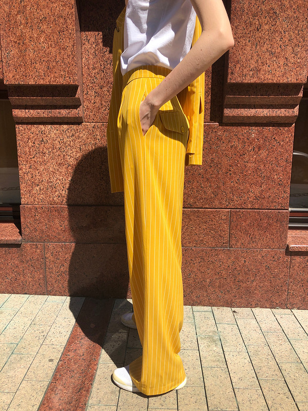 Желтый костюм от Ольга Малышко