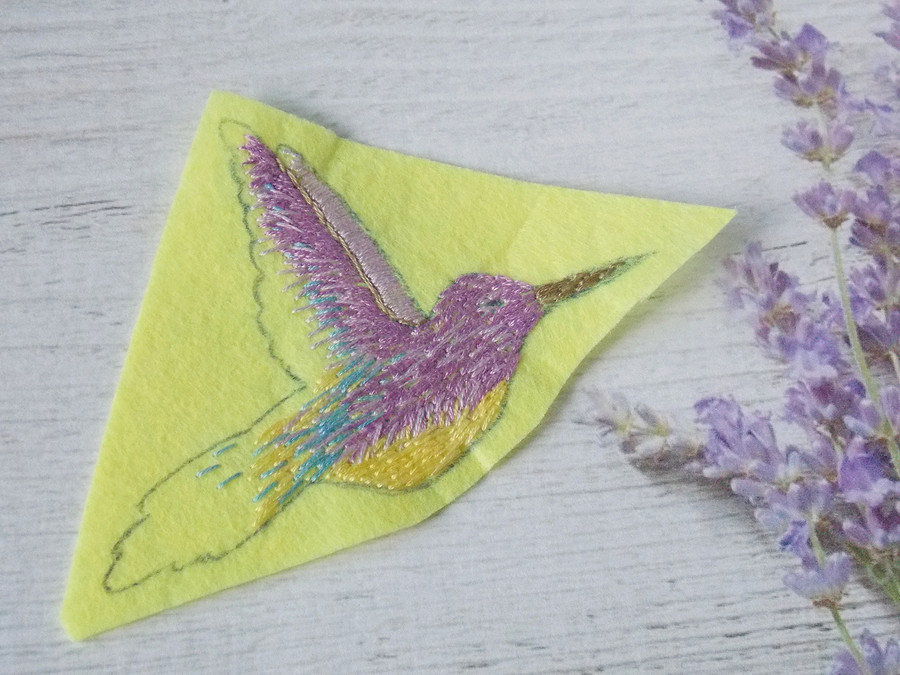 Создаем брошь «Сиреневая колибри»: сочетание вышивки и бисера