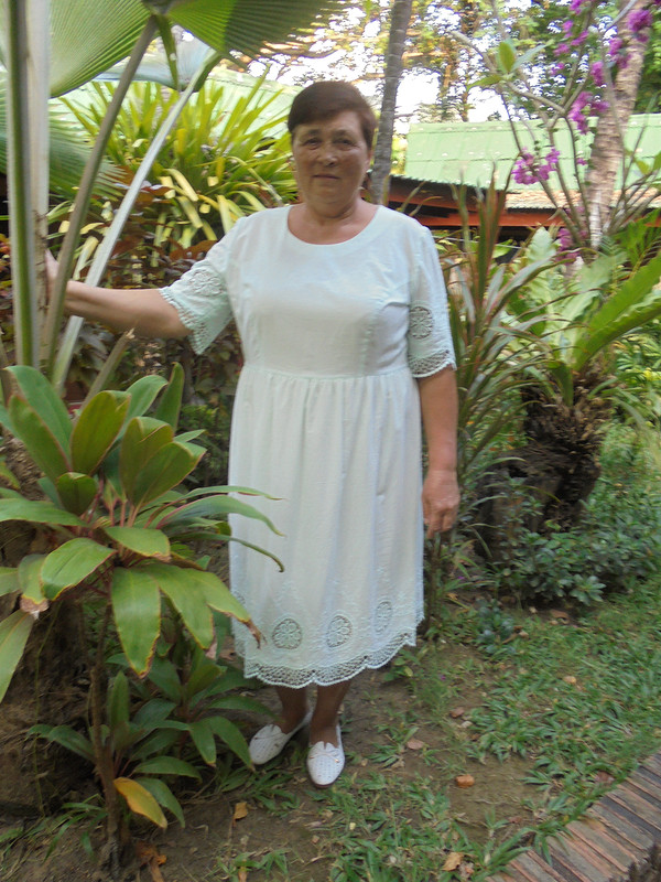 Платье мятного цвета с вышивкой от Patrolaj