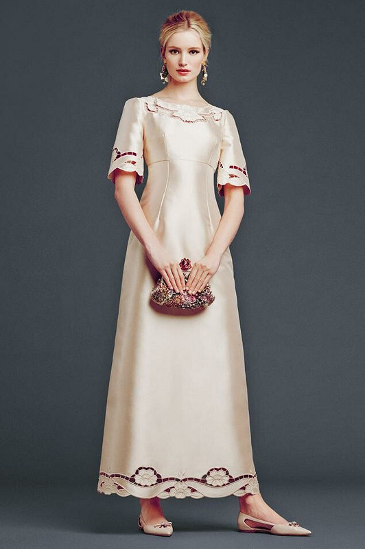 Льняное платье с кружевом от Элен