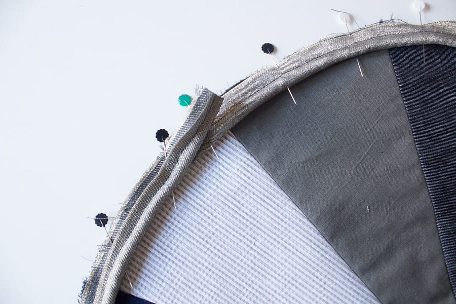 Утилизация остатков ткани: лоскутной пуф в форме цилиндра