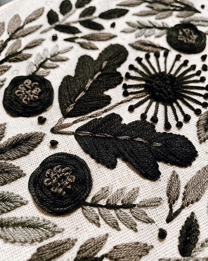 Ботаническая орнаментальная вышивка, похожая на гравюры: рукодельный instagram недели вдохновляемся,вышивка