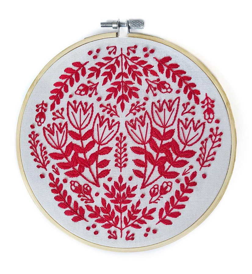 Ботаническая орнаментальная вышивка, похожая на гравюры: рукодельный instagram недели