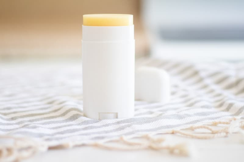 Натуральные дезодоранты: в чем плюсы и как приготовить дома | РБК Стиль