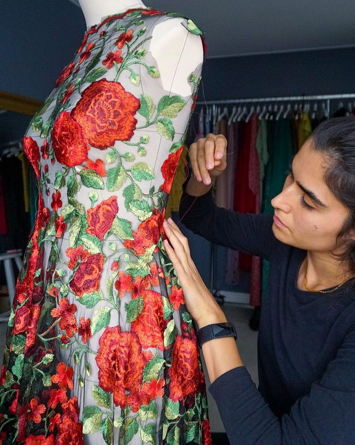 Каждое платье — это бесконечные часы ручной работы: швейный instagram недели