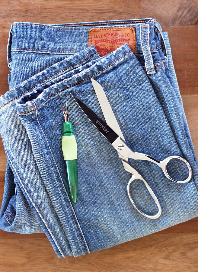 Превращаем простые джинсы в дизайнерские: как сделать неровный низ