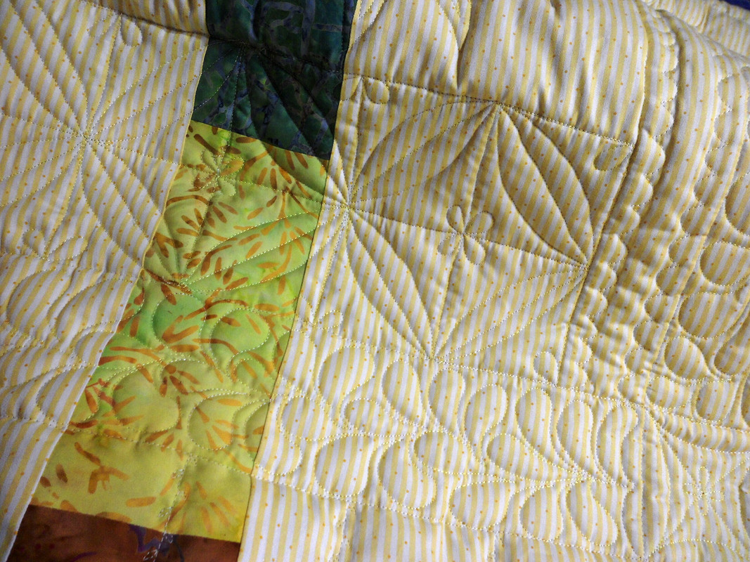 Одеяло с элементами трапунто «Мир вашему дому» от Тётушка Осока