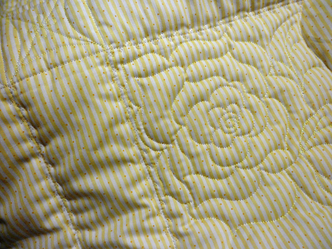 Одеяло с элементами трапунто «Мир вашему дому» от Тётушка Осока