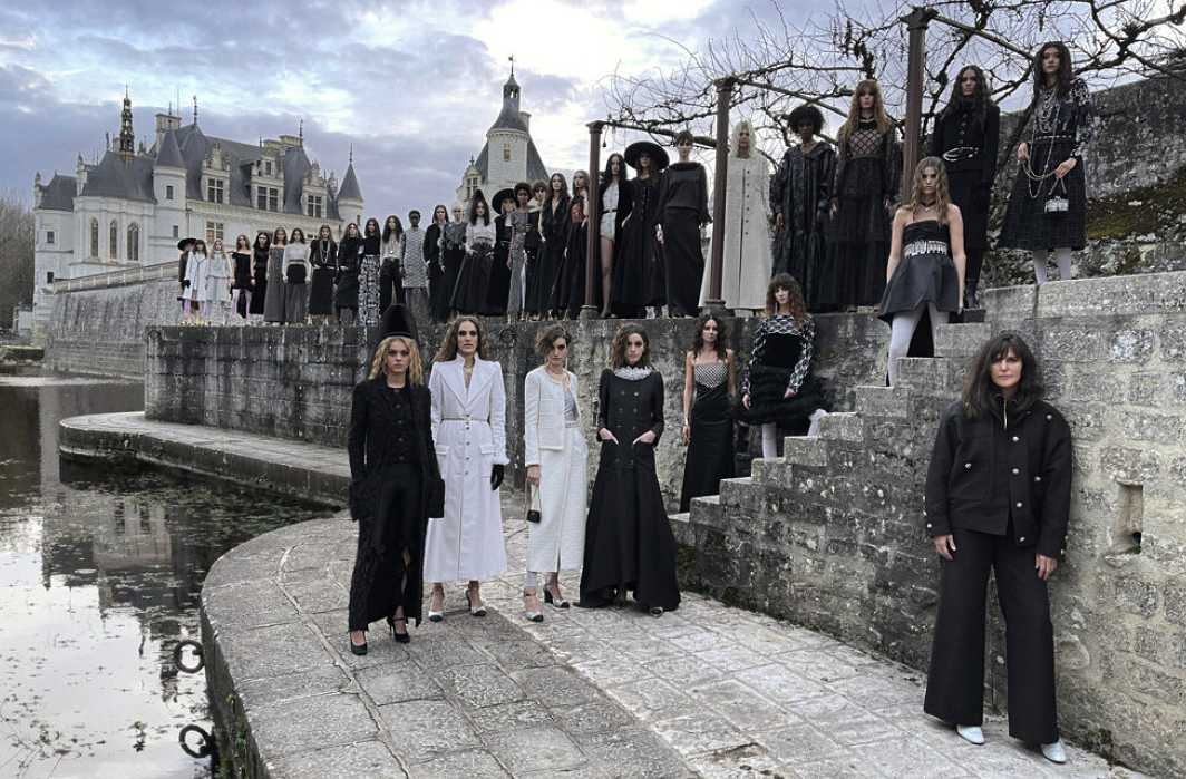 Величие прошлого и совершенство настоящего: коллекция Chanel Metiers D'art 2020/21
