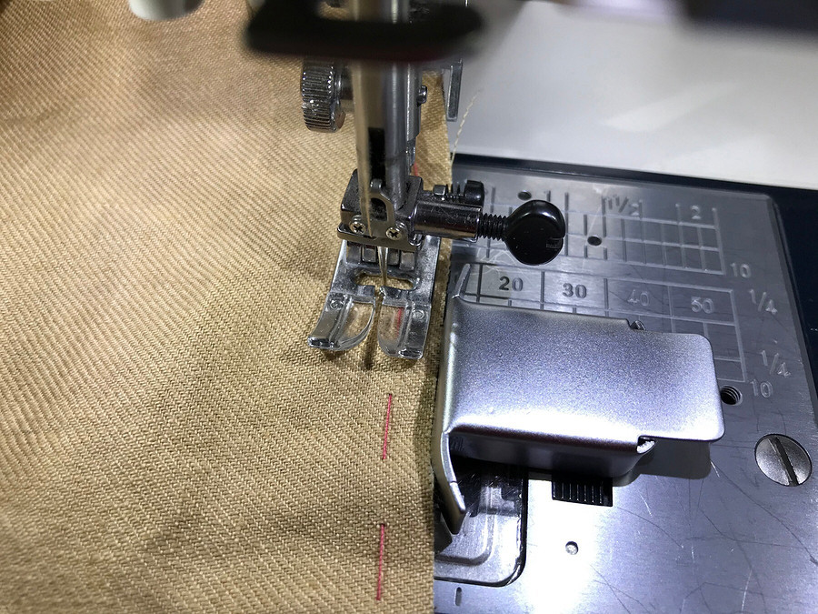 Идеальный помощник, или Как работать с магнитной направляющей для швейных машин