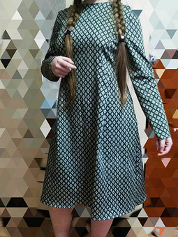 Работа с названием Платье с вырезом-лодочкой №109 B — выкройка из Burda 10/201