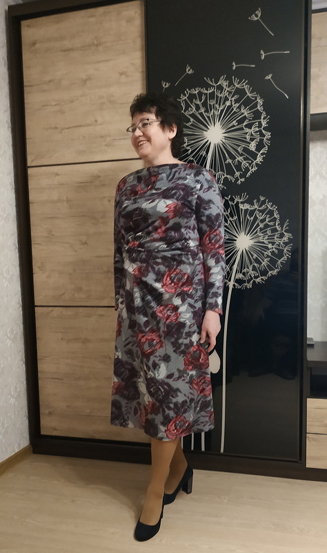 Трикотажное платье с цветочным орнаментом от STI