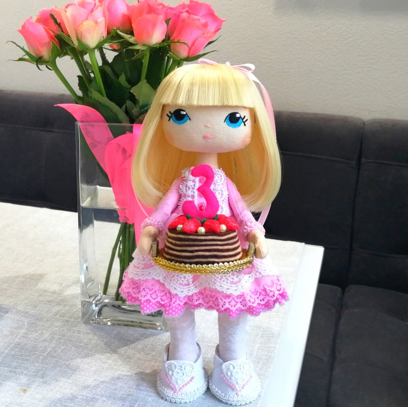 Кукла интерьерная с тортиком от @roxydolls