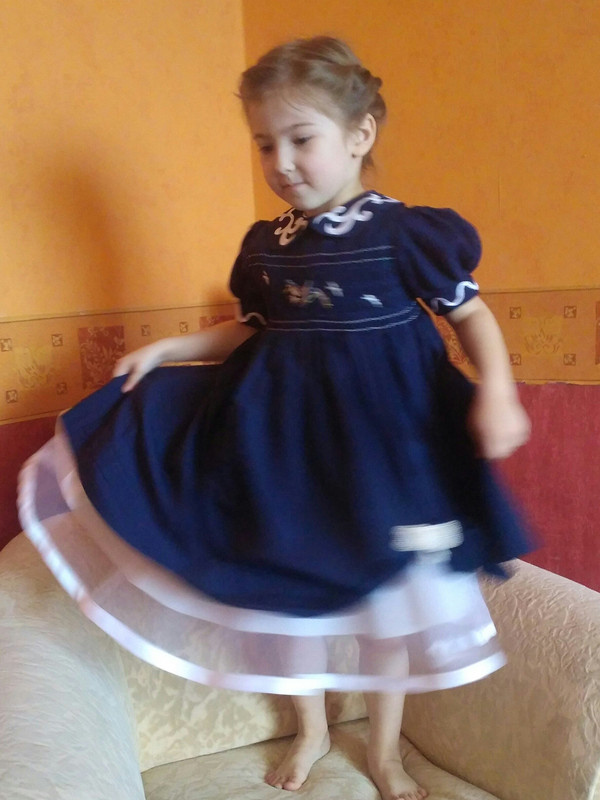 Платье торжественное по сути, повседневное по ткани от Olga