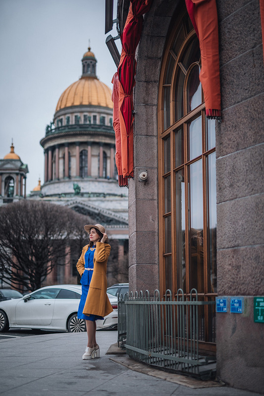 Платье «Цвет электрик в зените Петербурга» от Мира Амирова