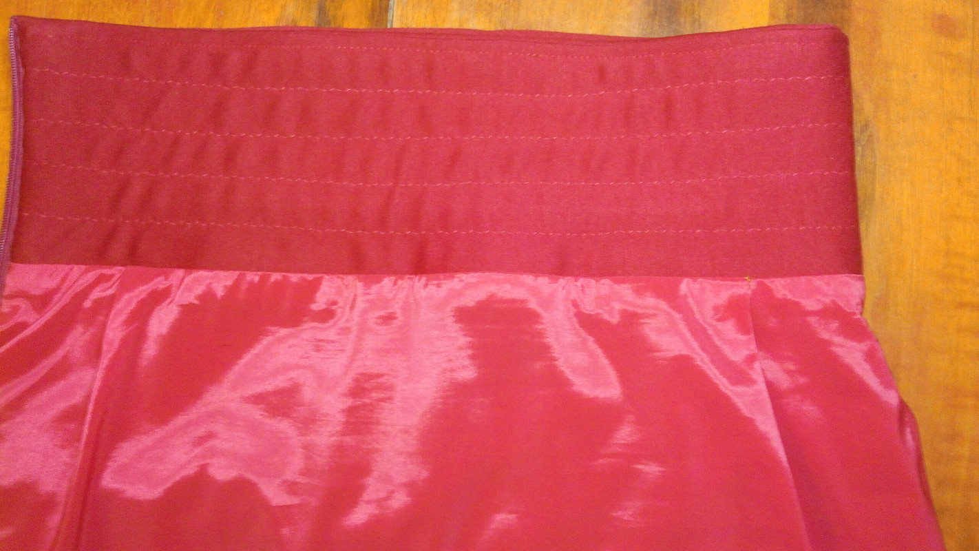 Красная юбка с драпировкой от Safonovafashion