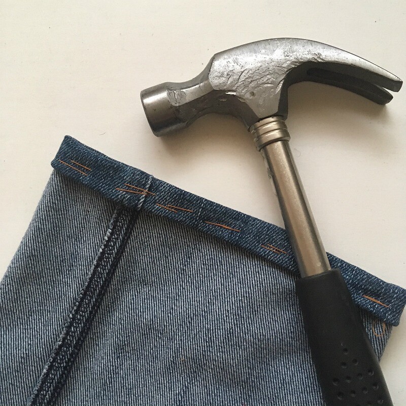 Как подшить джинсы и сделать потёртости: мастер-класс