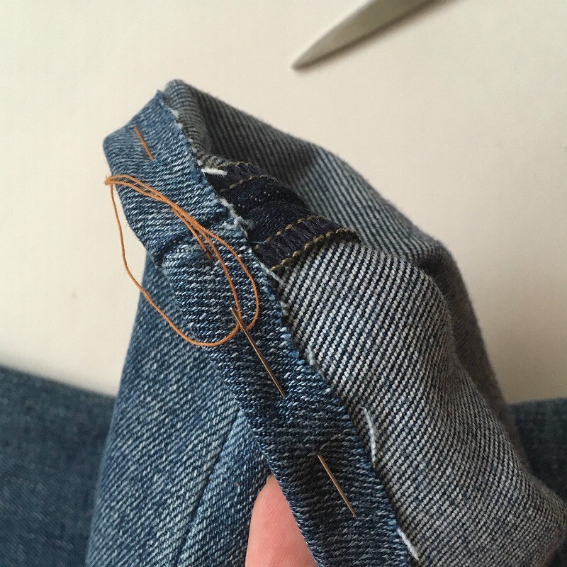 Как подшить джинсы и сделать потёртости: мастер-класс